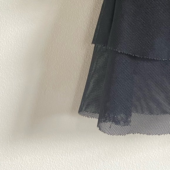 Pretty Frank Lyman Black Stretchy Ruffle Skirt - Picture 4 of 4